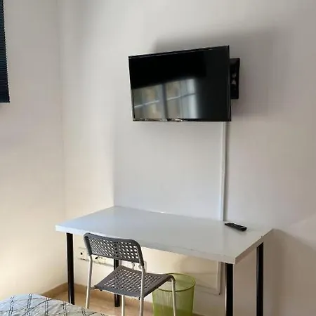 Con Bano Privado, En Piso Compartido *